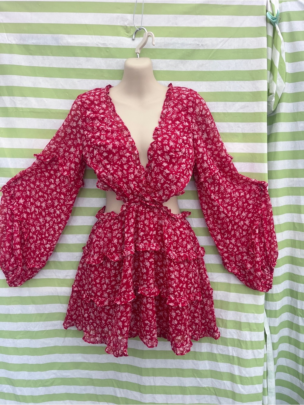 Red Floral Cutout Tiered Mini Dress with Balloon Sleeves